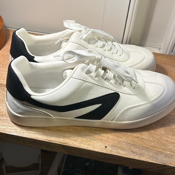 Dolce Vita Vassar Sneaker, Sz 10 NWT - Picture 5 of 6